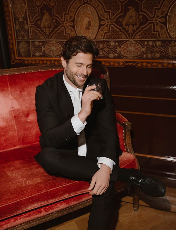 mannelijk model met donkerblond haar Demian O.