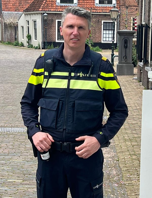 Mannelijk model grijs haar Dennis B.