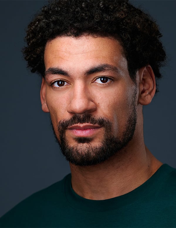 Mannelijk model met zwart haar Denzel n.