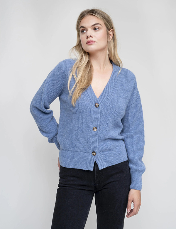 Vrouwelijk model blond haar Fabienne