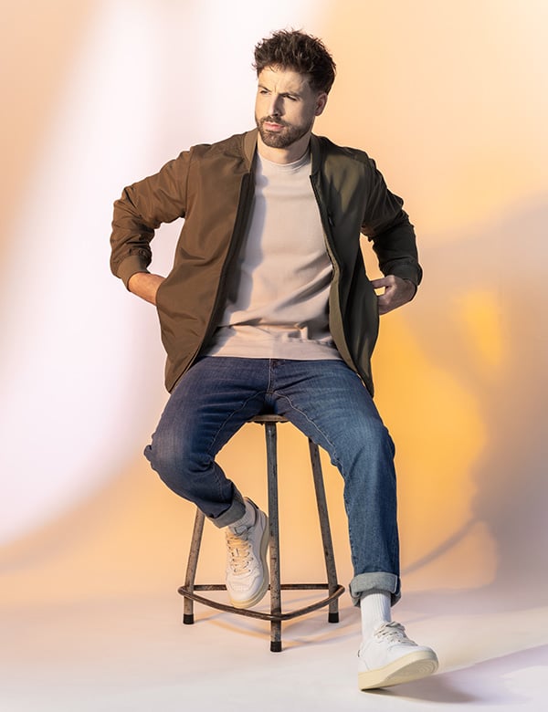 Mannelijk model met bruin haar Hessel