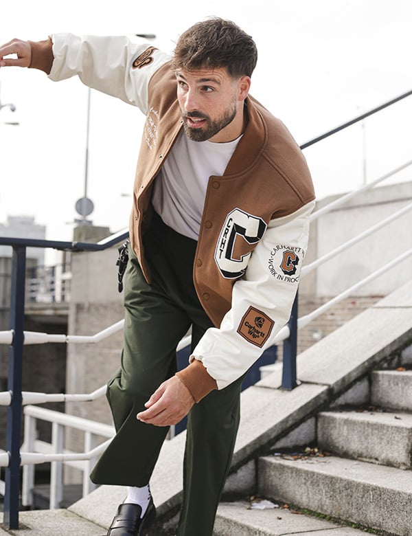 Mannelijk model met bruin haar Hessel