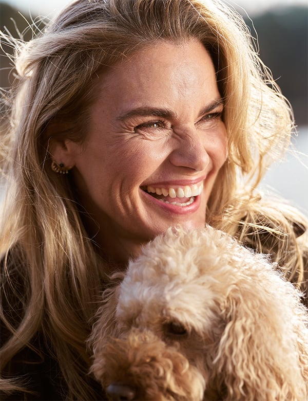 Vrouwelijk model met blond haar Imke