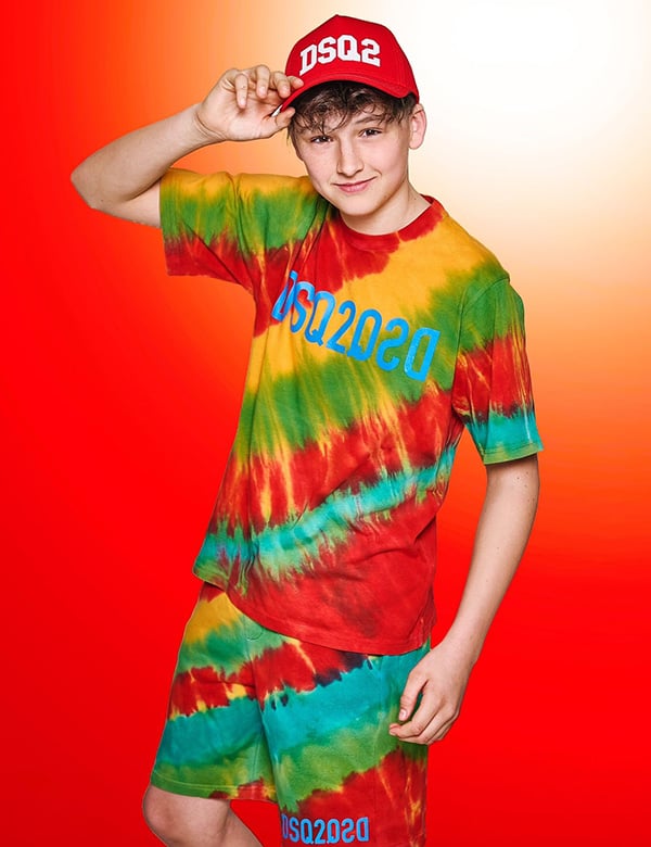 Tienermodel met bruin haar Milan