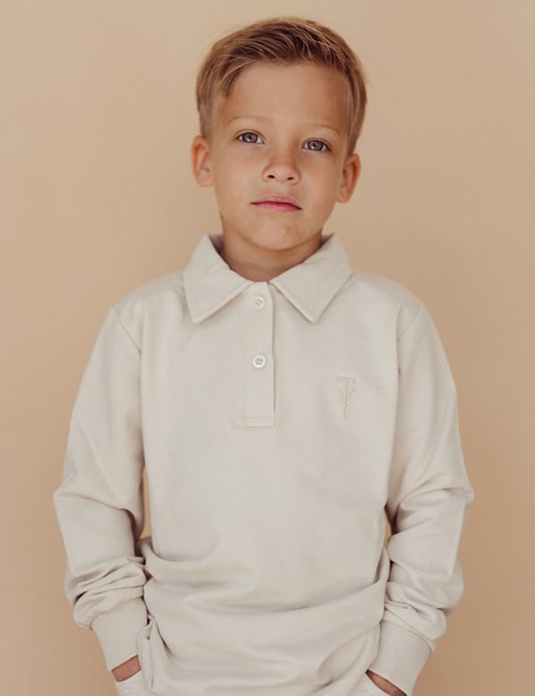 Kinderlijk model met donkerblond haar en lichtblauwe ogen Morris P.