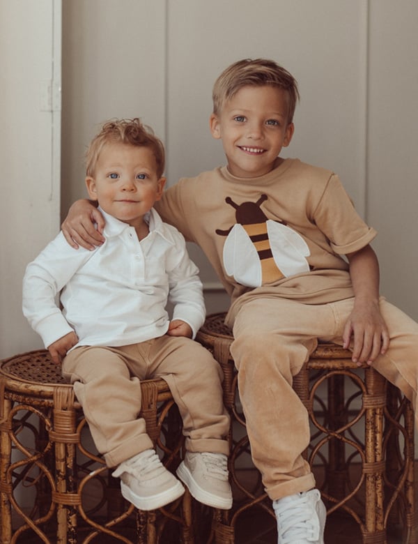 Kinderlijk model met donkerblond haar en lichtblauwe ogen Morris P.