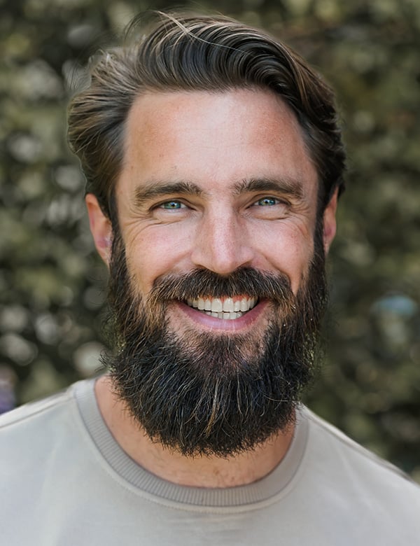 Mannelijk model met bruin haar stef
