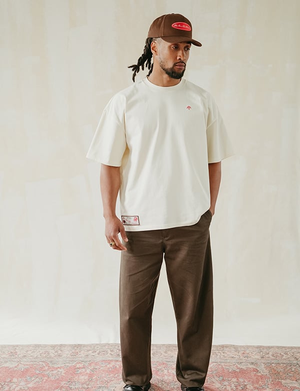 mannelijk model met donker haar Randy.