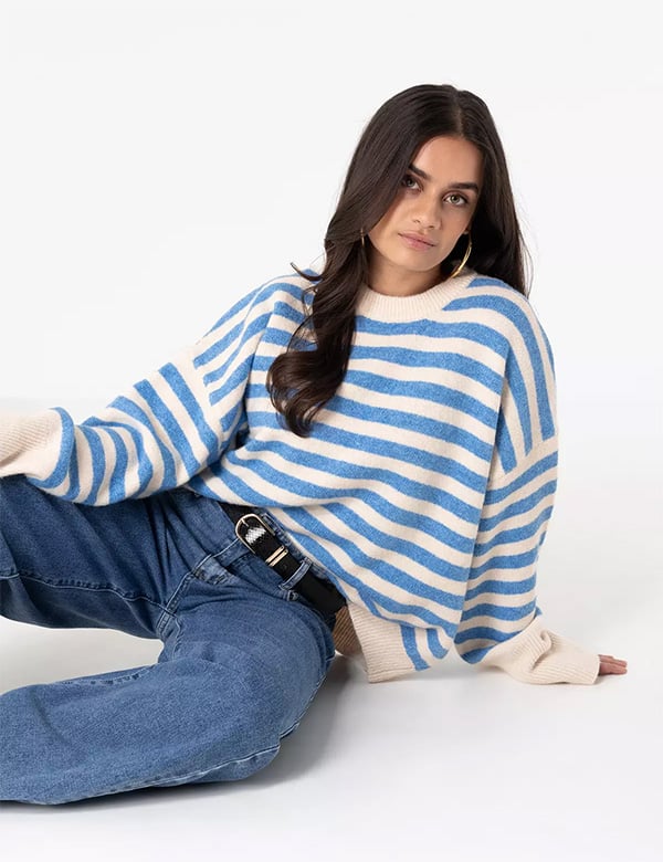 Vrouwelijk model met bruin haar Sonia