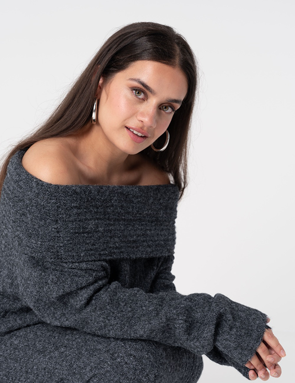 Vrouwelijk model met bruin krullend Sonia