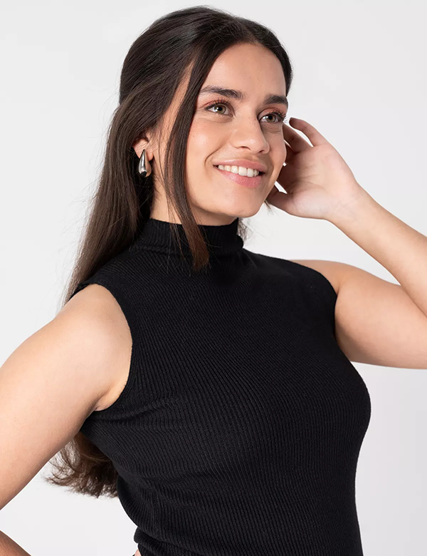 Vrouwelijk model met bruin krullend Sonia