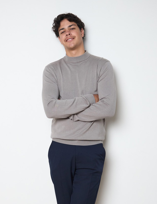 Kinderlijk model met donkerbruin haar Valentijn Be.