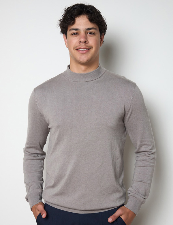 Kinderlijk model met donkerbruin haar Valentijn Be.