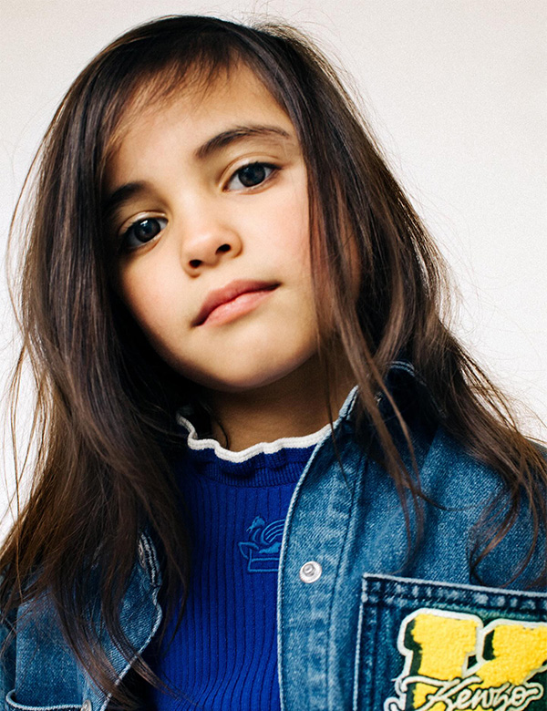 Kindermodel met bruin haar Vyenna