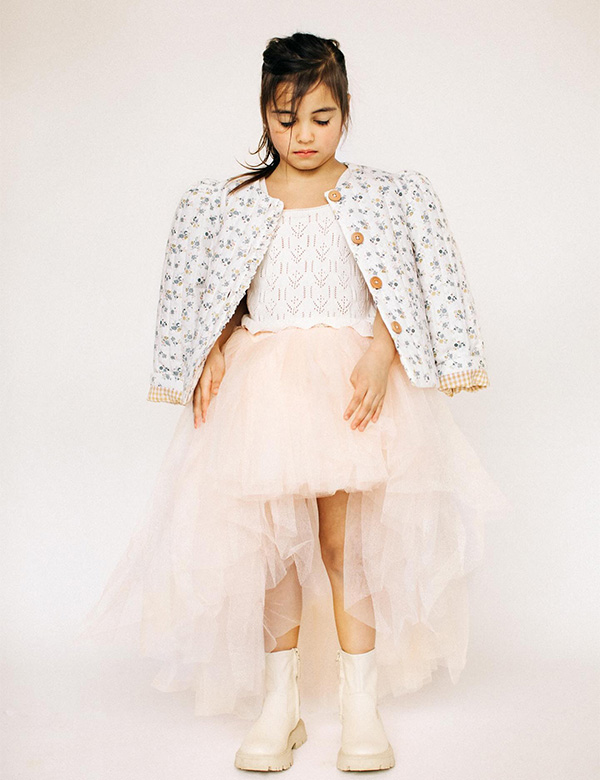 Kindermodel met bruin haar Vyenna
