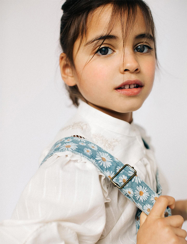 Kindermodel met bruin haar Vyenna