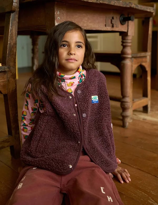 Kindermodel met bruin haar Vyenna