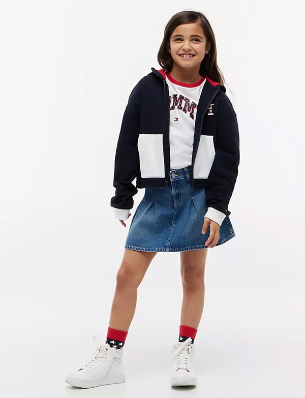 Kindermodel met bruin haar Vyenna