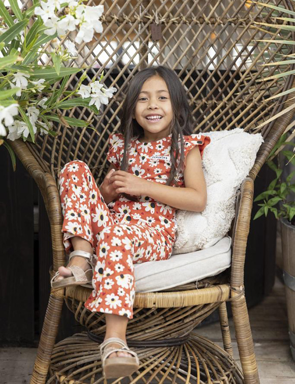 Kindermodel bruin haar Caithlyn