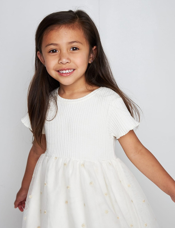 Kindermodel bruin haar Caithlyn