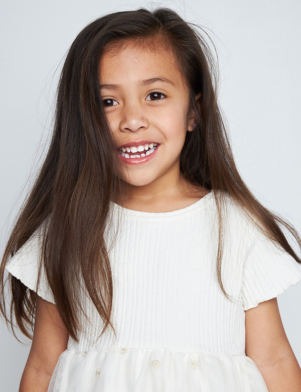 Kindermodel bruin haar Caithlyn