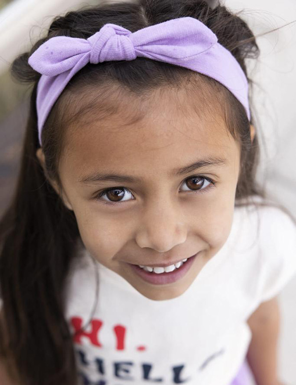 Kindermodel bruin haar Caithlyn