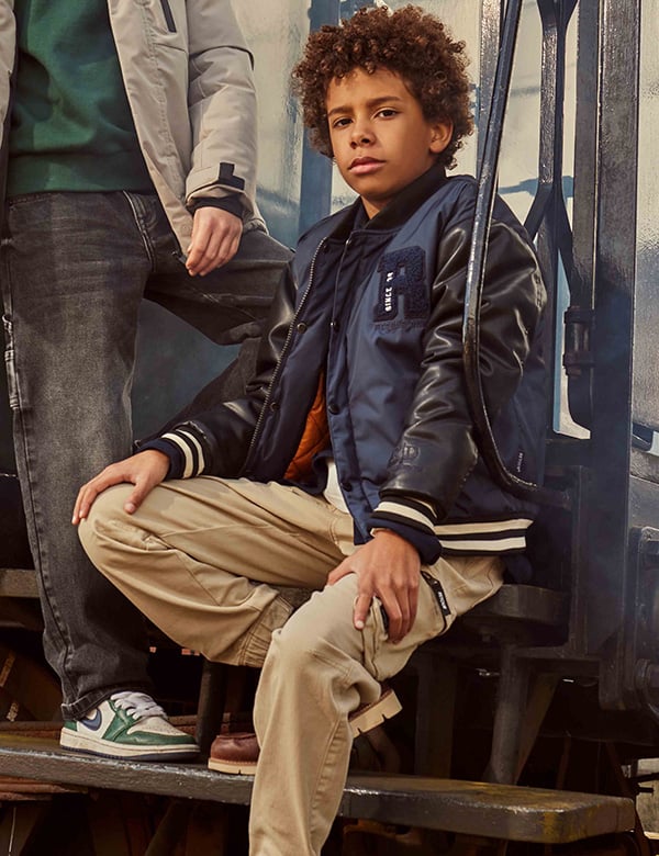 Kindermodel met kroes haar Jeremiah C.