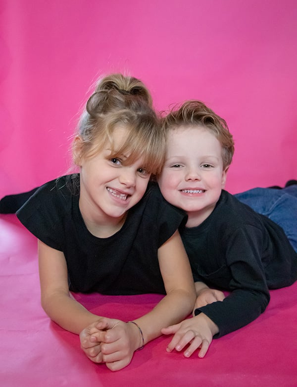 Kindermodel met blond haar Keet.