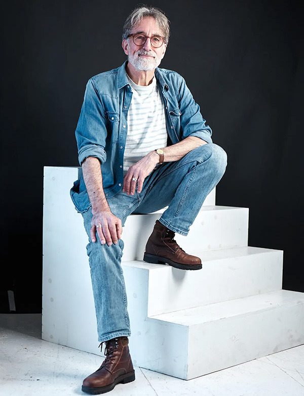 Mannelijk model met kort grijs haar Luc H.