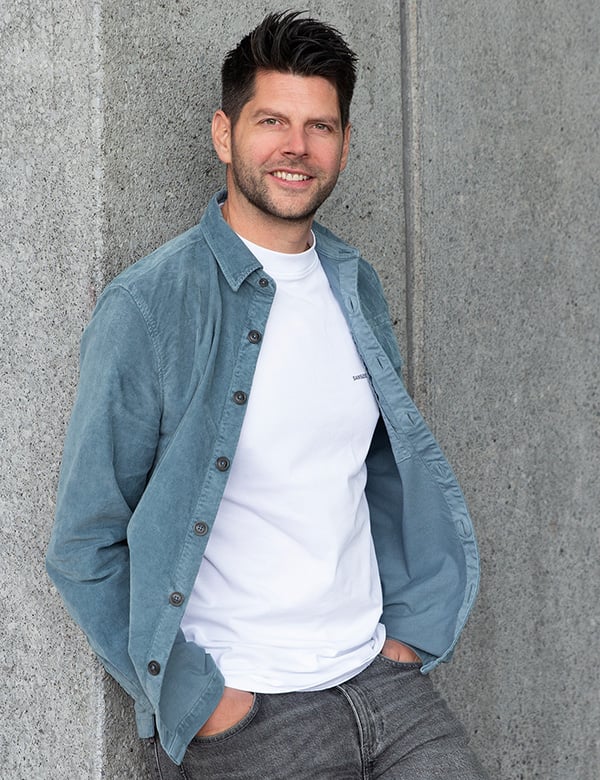 Mannelijk model bruin haar Maarten