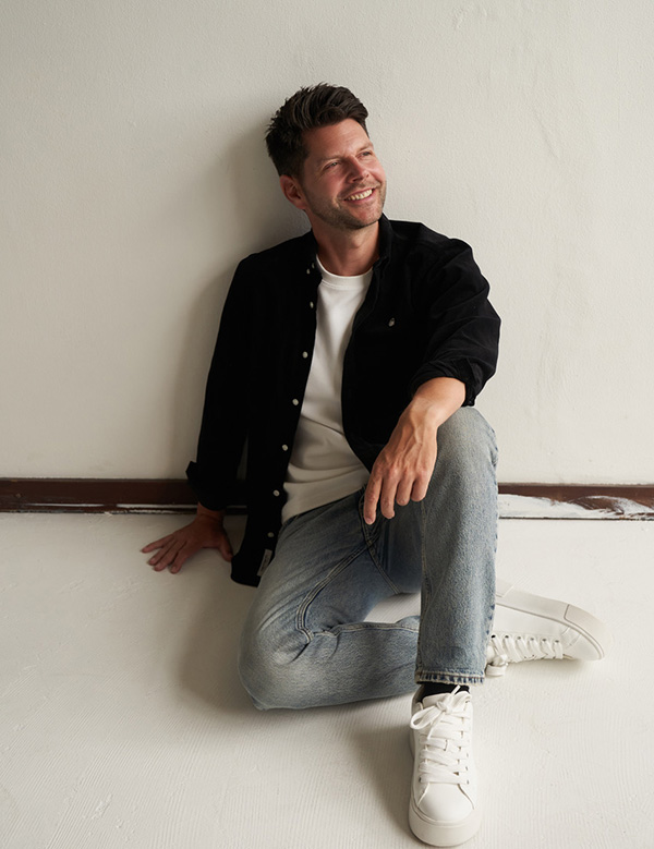 Mannelijk model met kort bruin haar Maarten El.