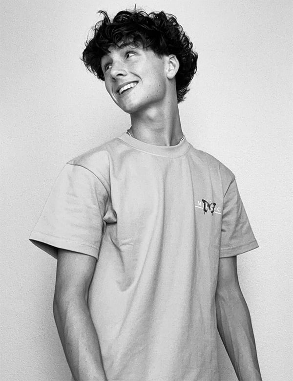 Mannelijk model met bruin haar Milan S.