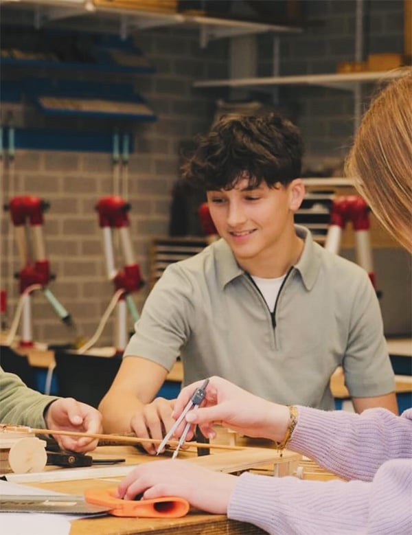 Mannelijk model met bruin haar Milan S.