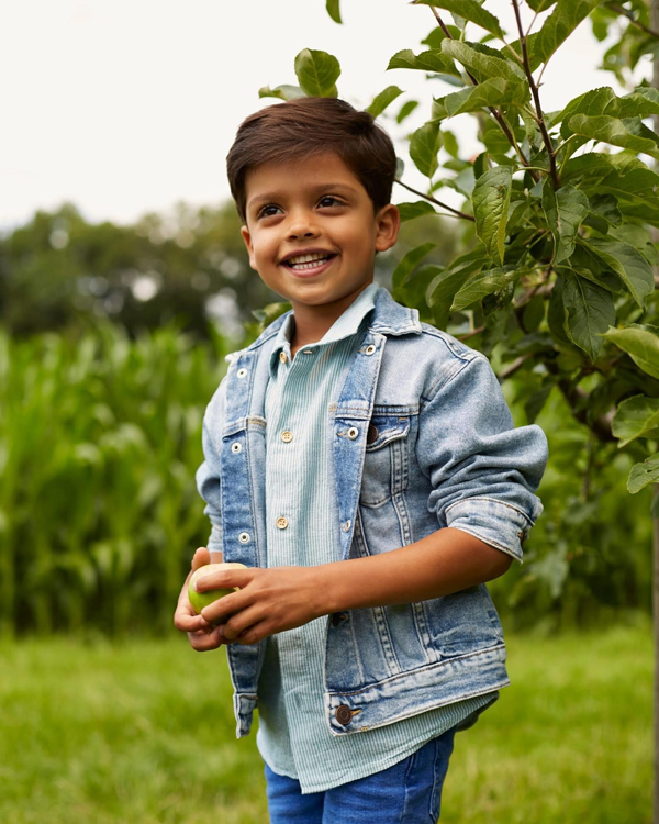 Kindermodel met bruin haar Morris We.