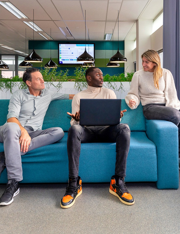 Mannelijk model donker haar Nene