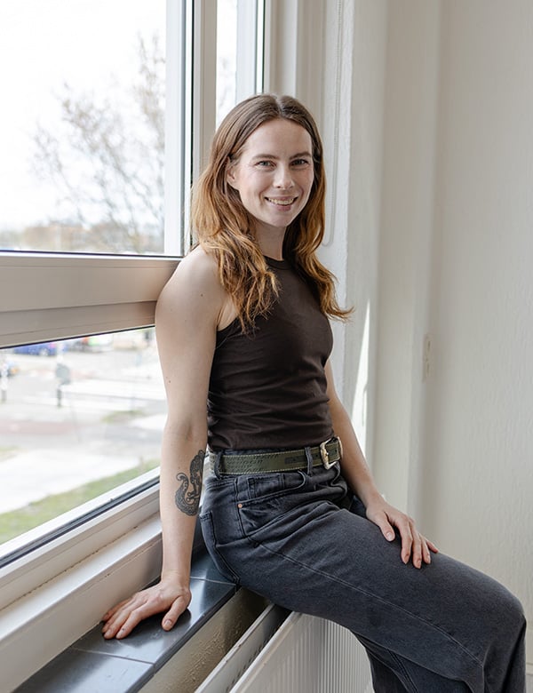 vrouwelijk model met bruin haar Regina