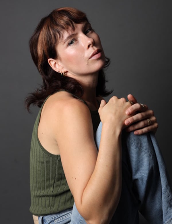 Vrouwelijk model met bruin haar Regina