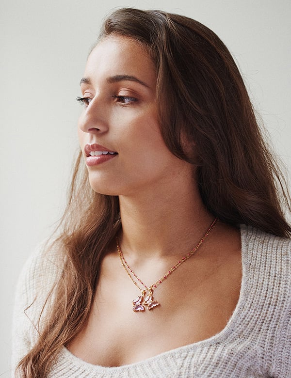Vrouwelijk model bruin haar Sanna