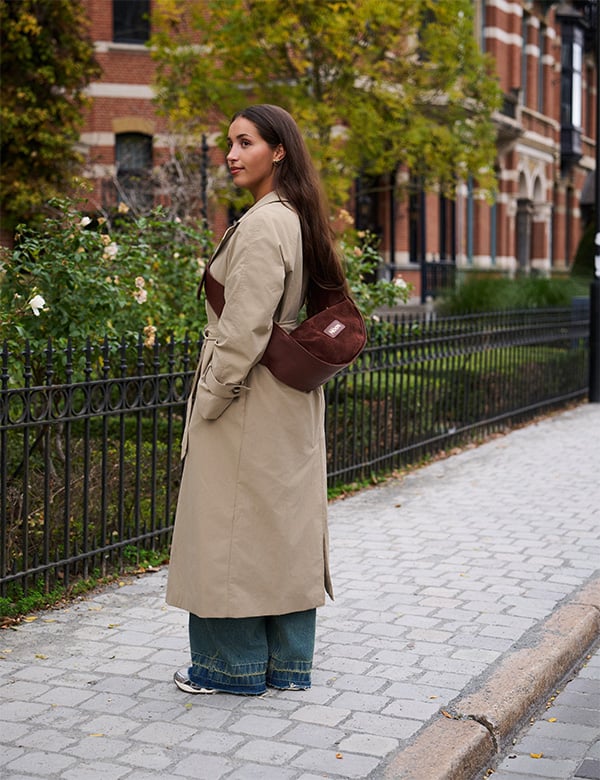 Vrouwelijk model met zwart haar Sanna
