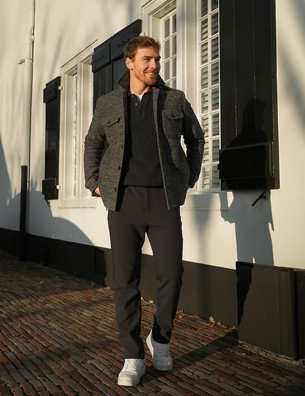 Mannelijk model met blond haar Servaas