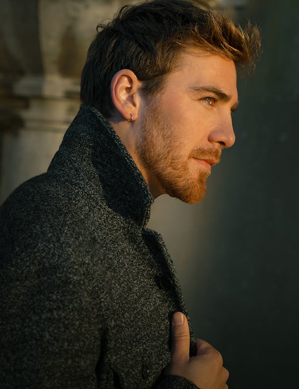 Mannelijk model met blond haar Servaas