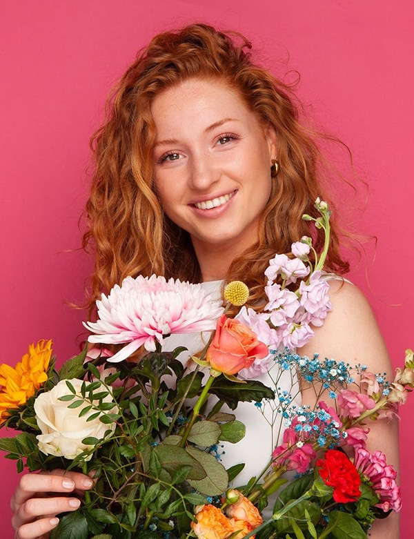 Vrouwelijk model rood haar Simone