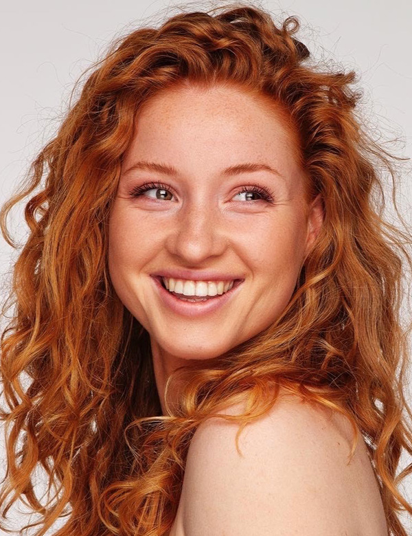 Vrouwelijk model rood haar Simone