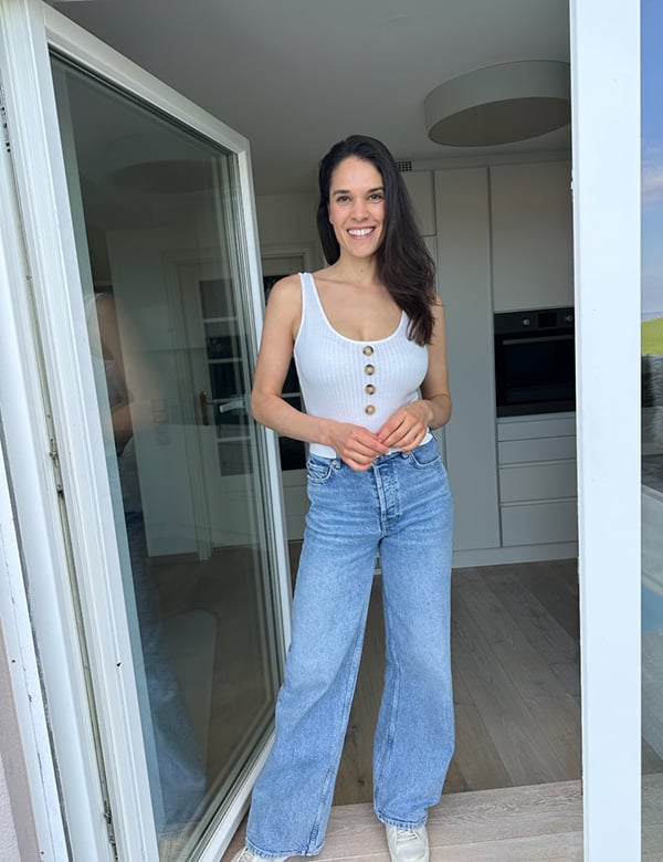 vrouwelijk model met donker haar Verena