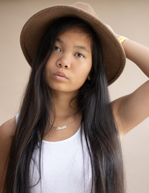 Vrouwelijk model donker haar Zhu Fei