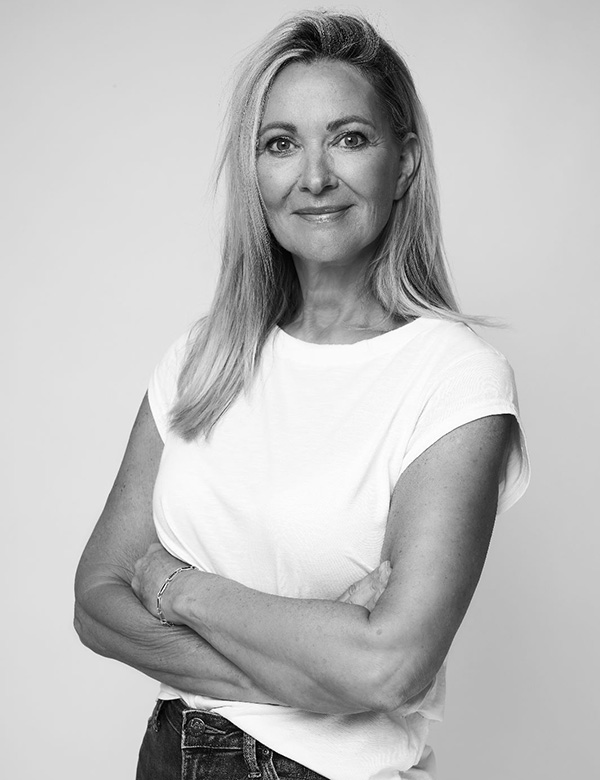 Vrouwelijk model blond haar Anita