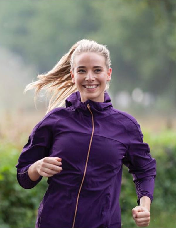 Vrouwelijk model met blond haar Britt Ha.