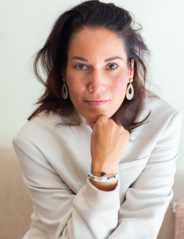 vrouwelijk model met donker haar Jacqueline R.