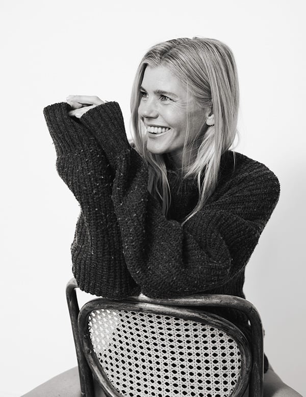 vrouwelijk model met middel lang haar Janna