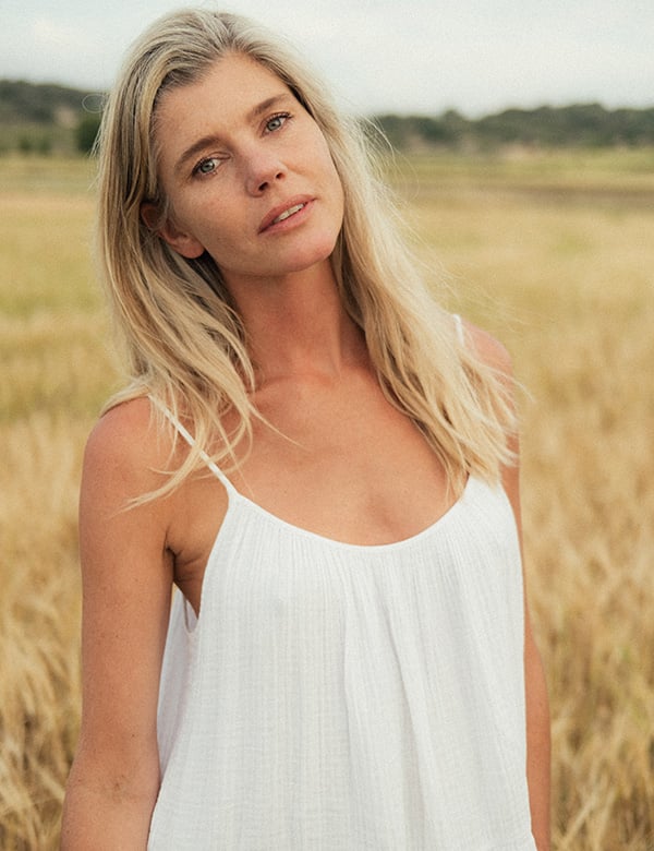 Vrouwelijk model met blond haar Janna